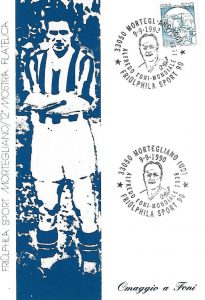 Cartolina emessa il giorno 9 settembre 1990 in omaggio a Alfredo Foni, calciatore professionista nato a Udine nel 1911 che militò nella Juventus dal 1934 al 1947 vincendo un Campionato Italiano di calcio e la Coppa del mondo con la nazionale in Francia nel 1938.